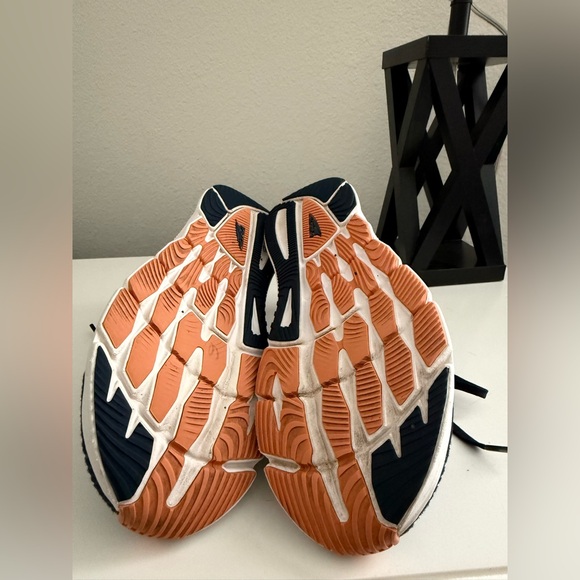 Altra Women's Navy and Beige Running Shoes - Picture 6 of 7